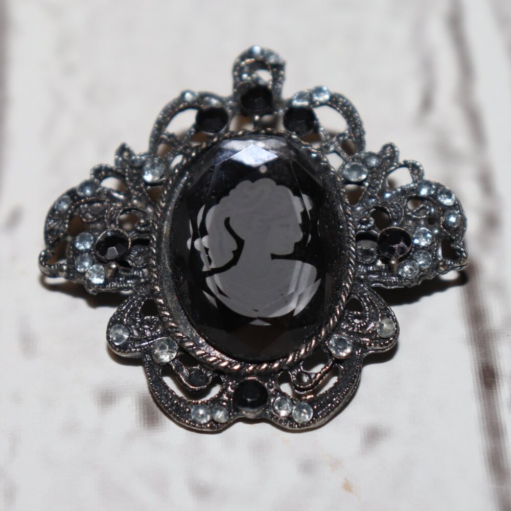 🖤✨ Vintage Gunmetal Glass Cameo Brooch · 1.75" Wide · dark romantic elegance